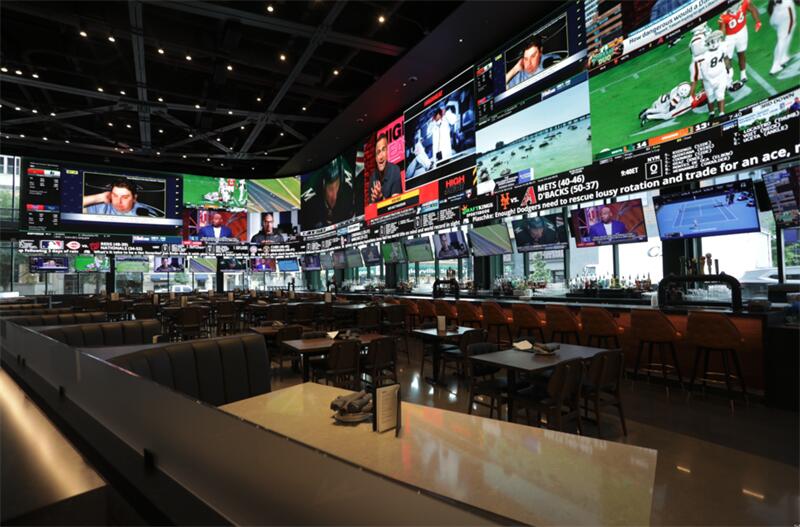 TVONE CORIOmaster2 conduce 2000 pies cuadrados. Videowall en el nuevo DraftKings Sportsbook de Chicago