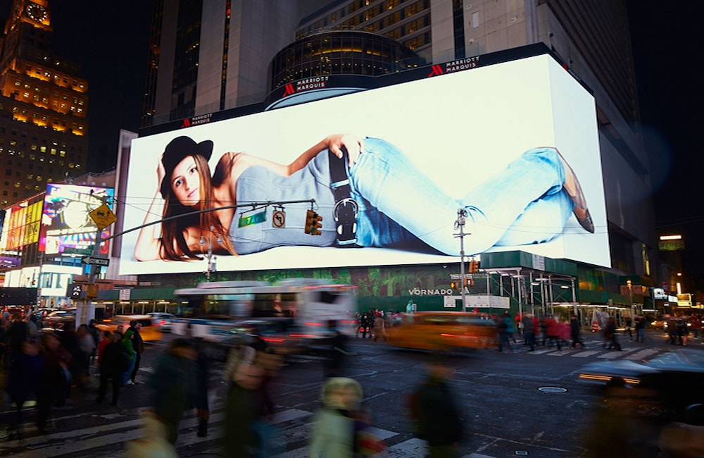 outdoor advertising screens